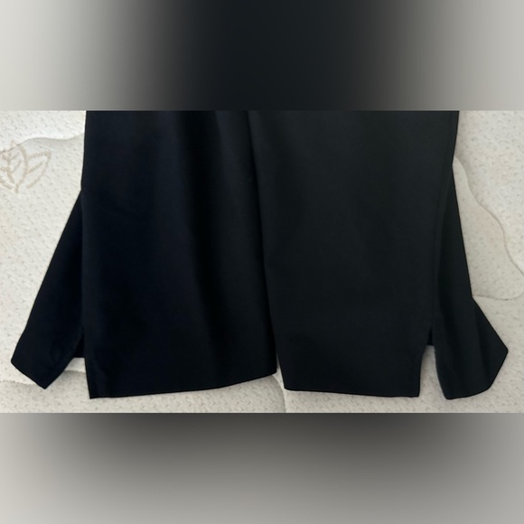 Reitmans Women’s Crops- Size 15 - Picture 6 of 7